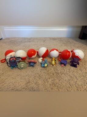 Vintage 1999 Red and White Poké Ball Keychain Capsules (Set of 7)